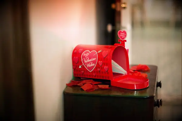 alternative wedding card box idea red mailbox for valentine