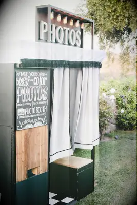 vintage wedding photo booth