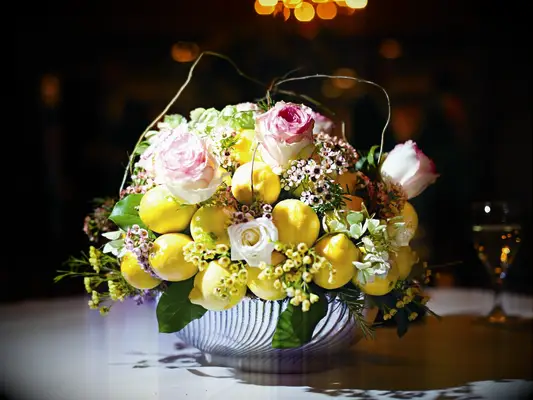 Lemon roses wedding table centerpiece flower arrangement