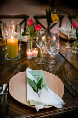 Green leaf place setting DIY wedding decor