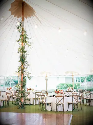 Garland wedding pole decoration