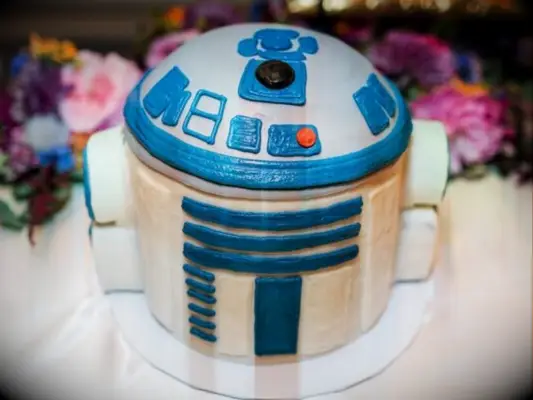 R2D2 Star Wars cake idea