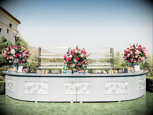 Outdoor bar with Ralph Lauren-inspired print