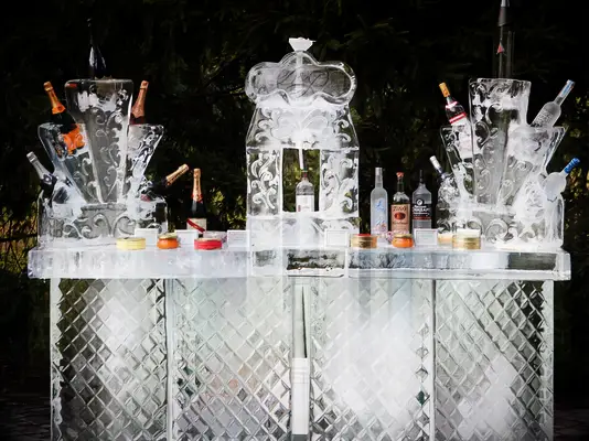 Una guía de escultores profesionales sobre esculturas de hielo de boda