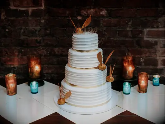 Simple Harry Potter-themed wedding cake