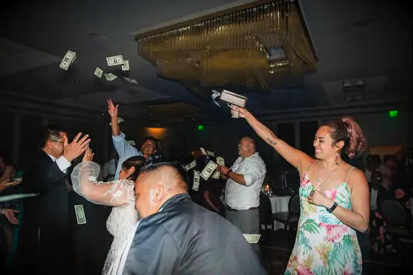 Money dance Filipino wedding tradition