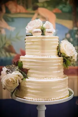 Pumpkin wedding cake toppers at a Halloween wedding