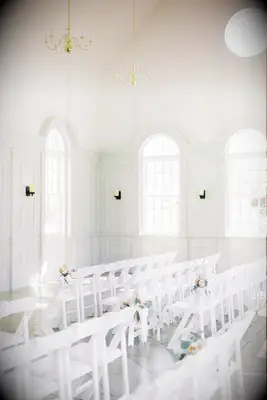 Minimalist Pew Bouquets