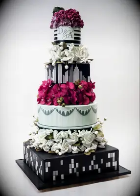 Beautiful cityscape inspired black wedding cake with fresh flowers. 