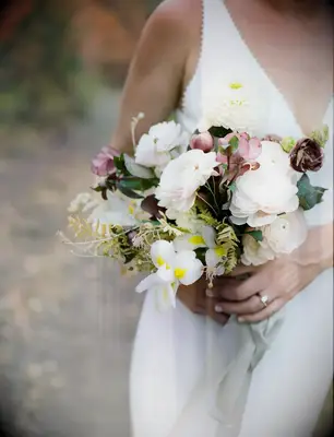 A gorgeous desert-toned dahlia wedding bouquet.