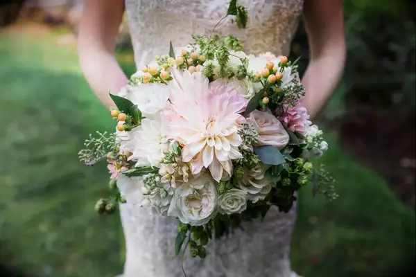 Hops and dahlia wedding bouquet