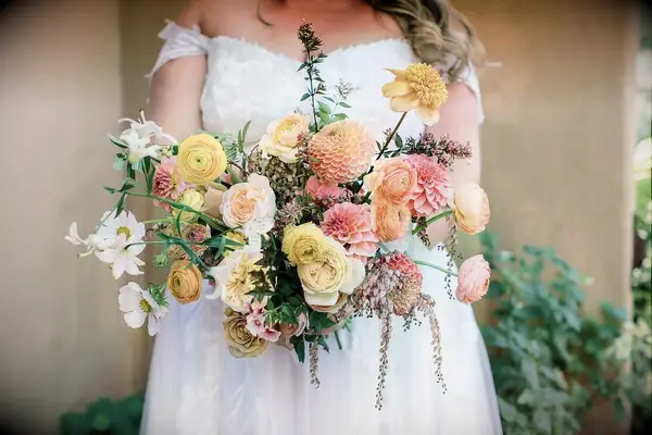 A stunning orange dahlia bouquet