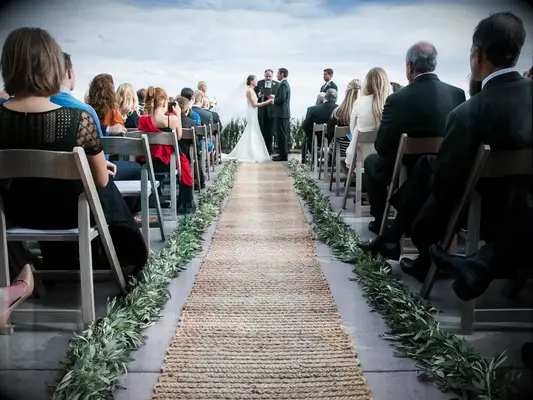 Jute aisle runner at an outdoor wedding. 