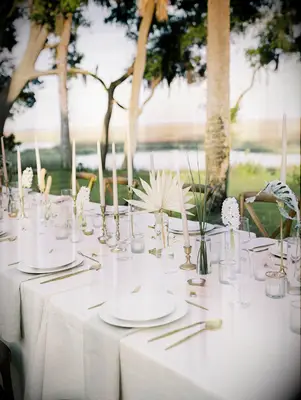 inexpensive wedding table decor with dried sun palm leaves and taper candles