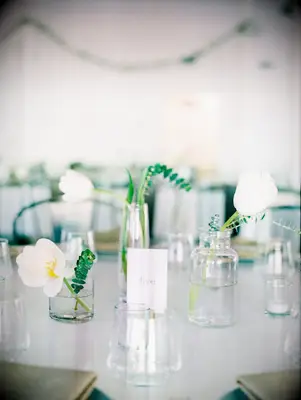 inexpensive wedding table decor with bud vase centerpiece