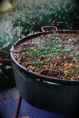 Spanish paella for your outdoor wedding reception cocktail hour