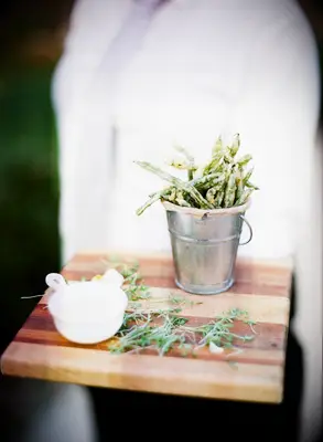 Crunchy fried vegetables and dip for your wedding food