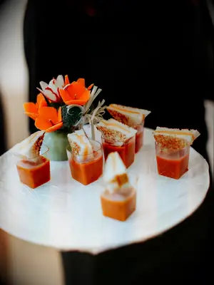Mini grilled cheeses and tomato soup shots for your wedding food ideas