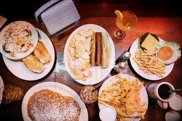 Late night diner food options for your evening wedding reception