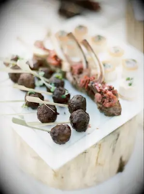 Chic elk bites for your outdoor wedding reception