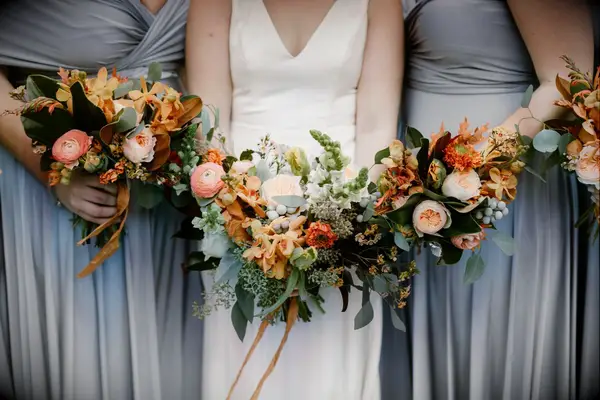 peach and orange fall bridesmaid bouquets