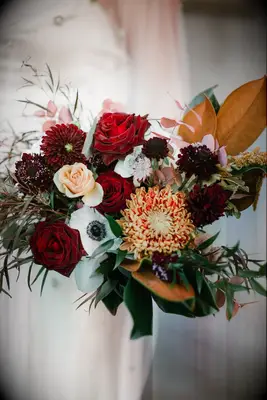 Rustic bouquet with leaves and mums