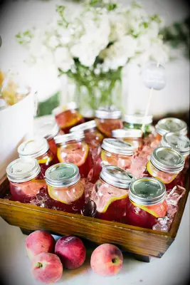peach tea cocktails in mason jars with lids
