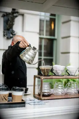 21 kreative Getränkestationen für Hochzeiten für Ihren Cocktail oder Ihren Empfang