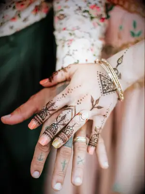 Simple wedding henna tattoos by Brooke Townsend Photography