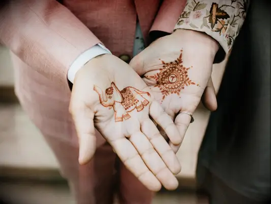 Simple matching couple henna tattoos by Eichar Photography