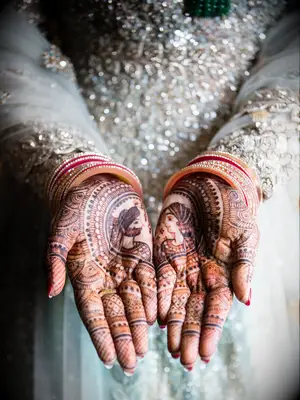 Intricate bridal henna tattoo by Salwa Photography