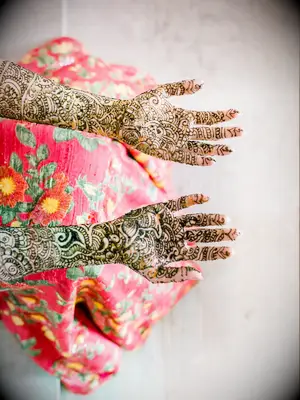 Bridal hand and arm henna tattoos by Laura Clarke Photography