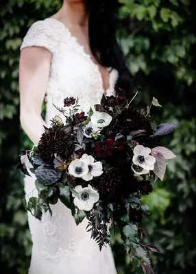 Gothic black and white bouquet