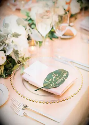 Leaf wedding place card idea