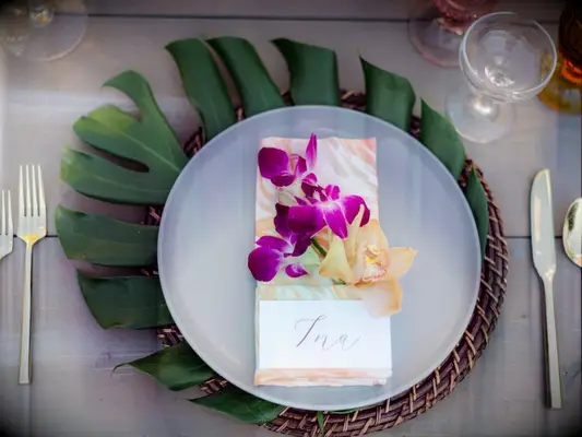 tropical leaf place setting