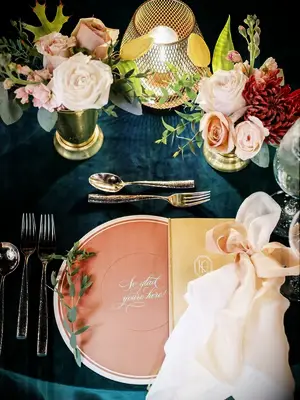 classic peach-and-emerald place setting