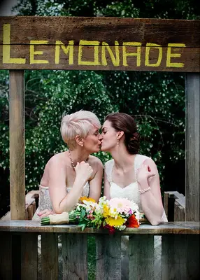 Summer wedding lemonade stand