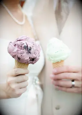 Summer wedding ice cream cones