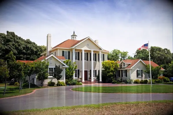 Outside large two-story b&b 