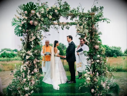 Couple exchanging Hindu-Lutheran fusion wedding vows