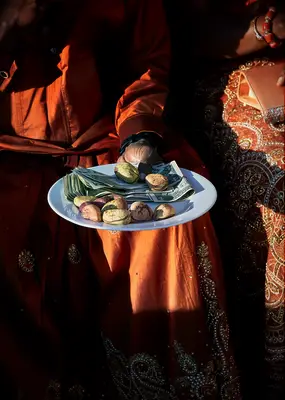 Kola nut ceremony at Nigerian wedding