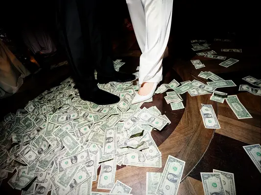 Money spray tradition at Nigerian wedding