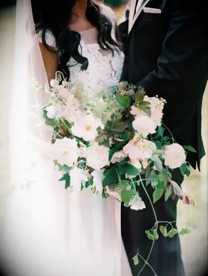 Cascading Bouquet for your classic wedding decor