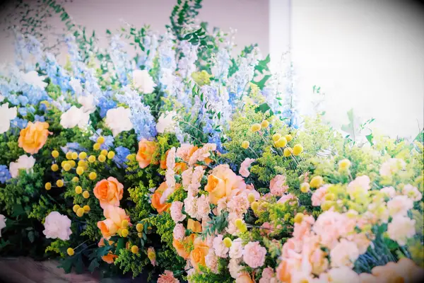 Una guía de flores de boda azul y 36 formas de usarlas