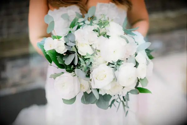 Rose and eucalyptus bouquet for your wedding day
