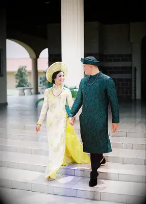 Vietnamese groom wearing Áo Gấm 