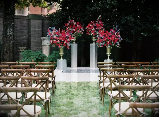 Gold Flowers Vases Made for Unique Wedding Ceremony Decorations