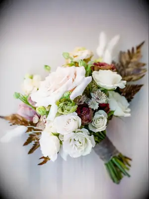 Rustic bouquet with pink roses