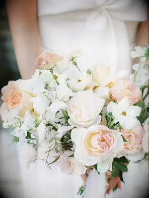 white-and-peach bouquet