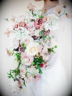 Rose and sweet pea bouquet